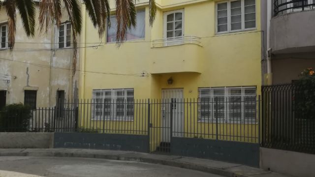 VENDO CASA  EN CENTRO DE VALPARAISO